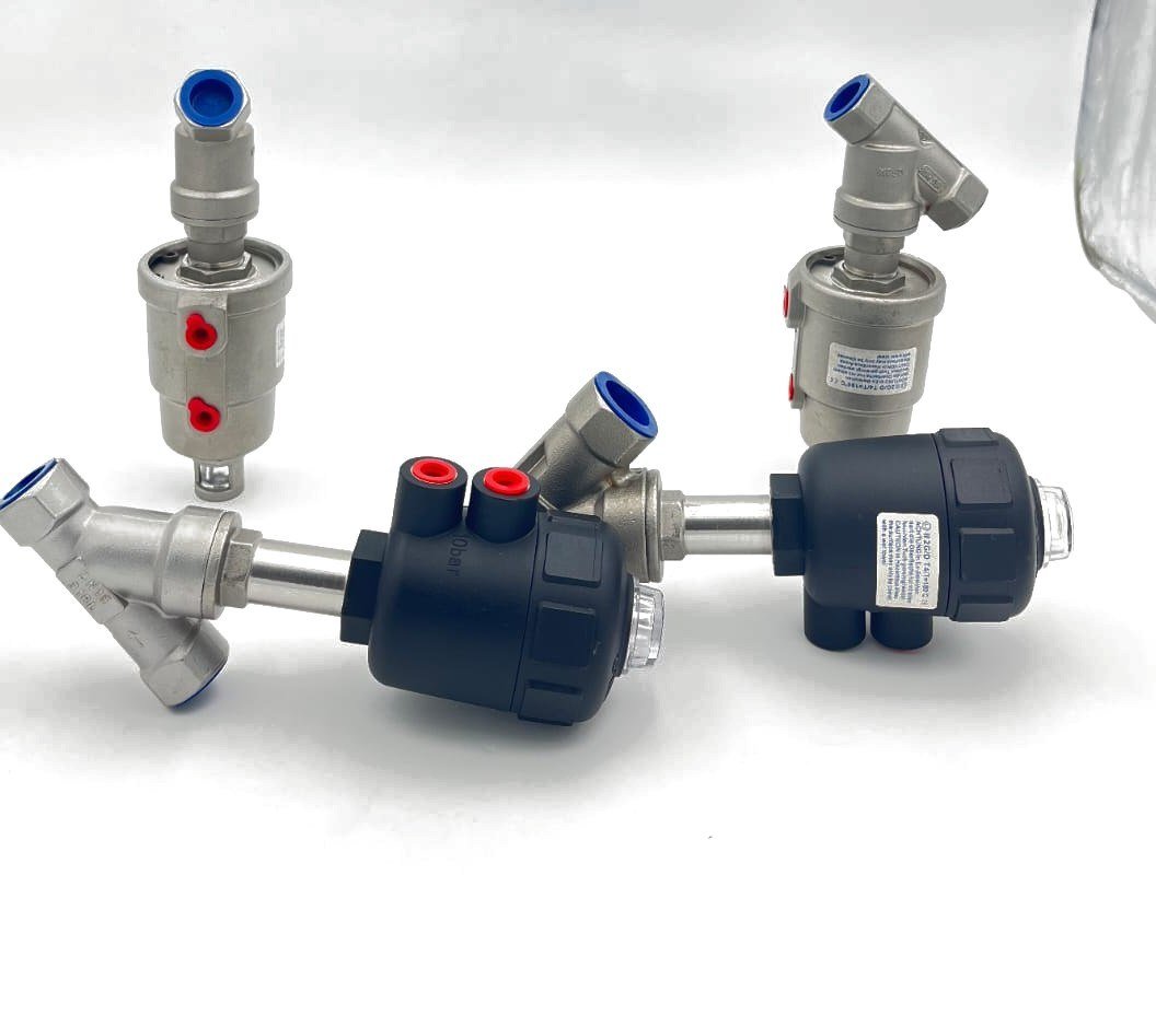 Pneumatic angle seat valve