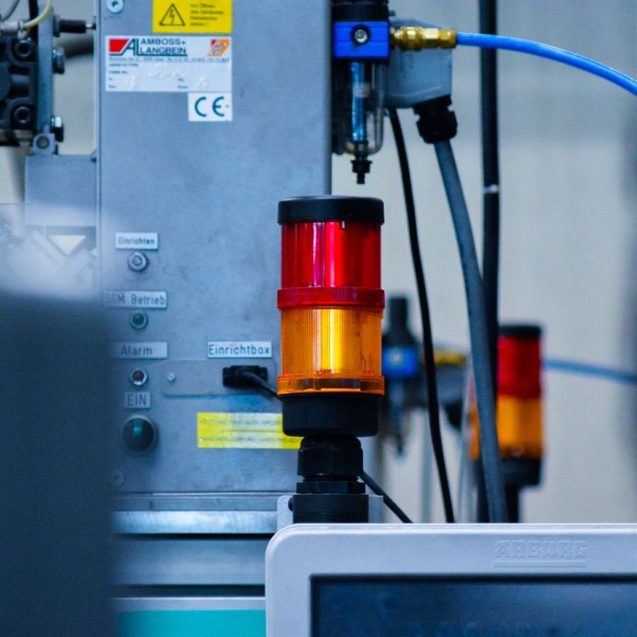 Machine control station with a compressed air line and stack light
